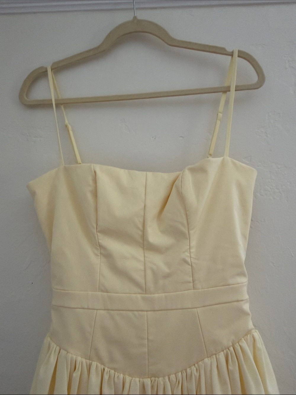 House of CB Yellow Lace Midi Dress with Spaghetti Straps - Picture 5 of 9